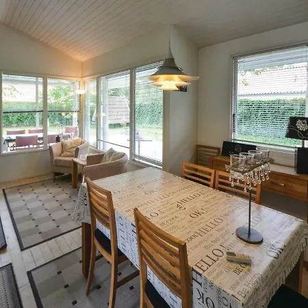 Vakantiehuis Three-bedroom Holiday In
